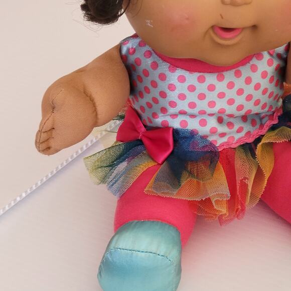 2015 OAA Cabbage Patch Kid Doll with Rainbow Tutu Skirt Dark Skin Tone - Picture 3 of 10